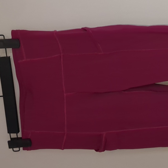 Lululemon magenta leggings NWOT - Picture 2 of 4